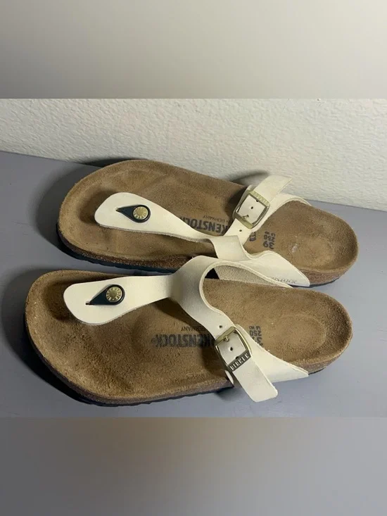 Birkenstock Gizeh Cream T-Strap Sandals - Picture 9 of 9